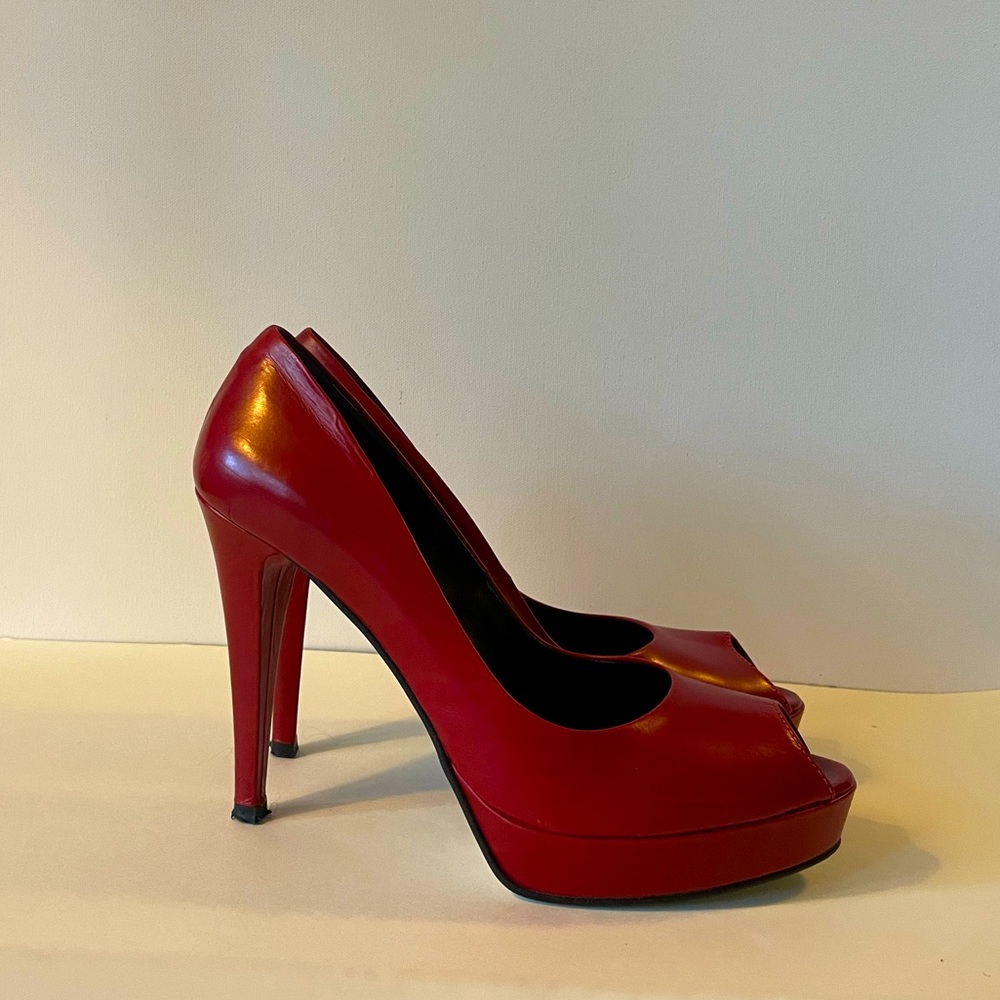 Donna K. Matte Patent Leather Heels - Color: Deep Red - Size 9 US | 40 EU
